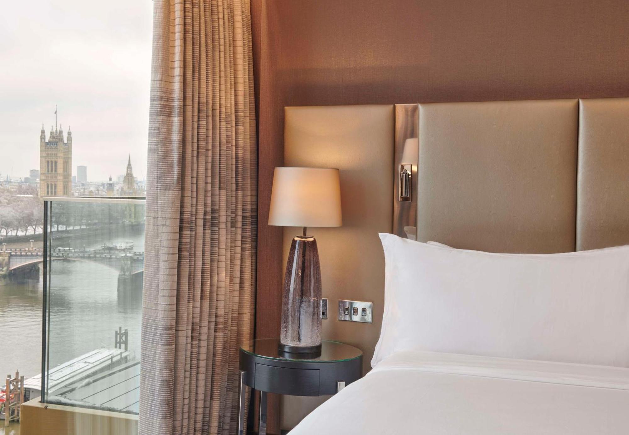 Crowne Plaza - - Embankment Hotel